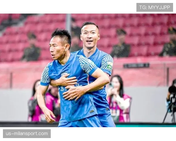 上海申花关键战表现波动明显，当前赛季问题逐步显现，球队稳定性面临考验